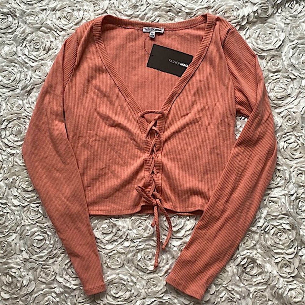 New Fashion Nova‎ fitted lace up front top size XL